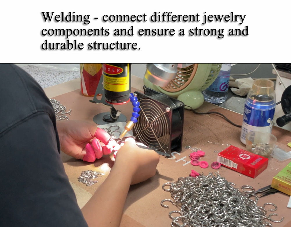 Jewelry welding process at KAIMEI Jewelry